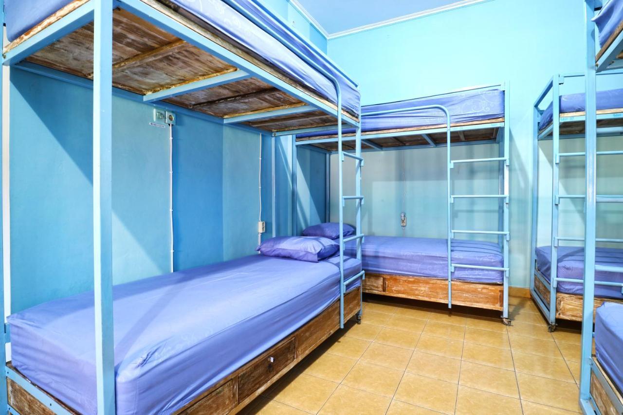 Balini 9 Hostel Денпасар Экстерьер фото