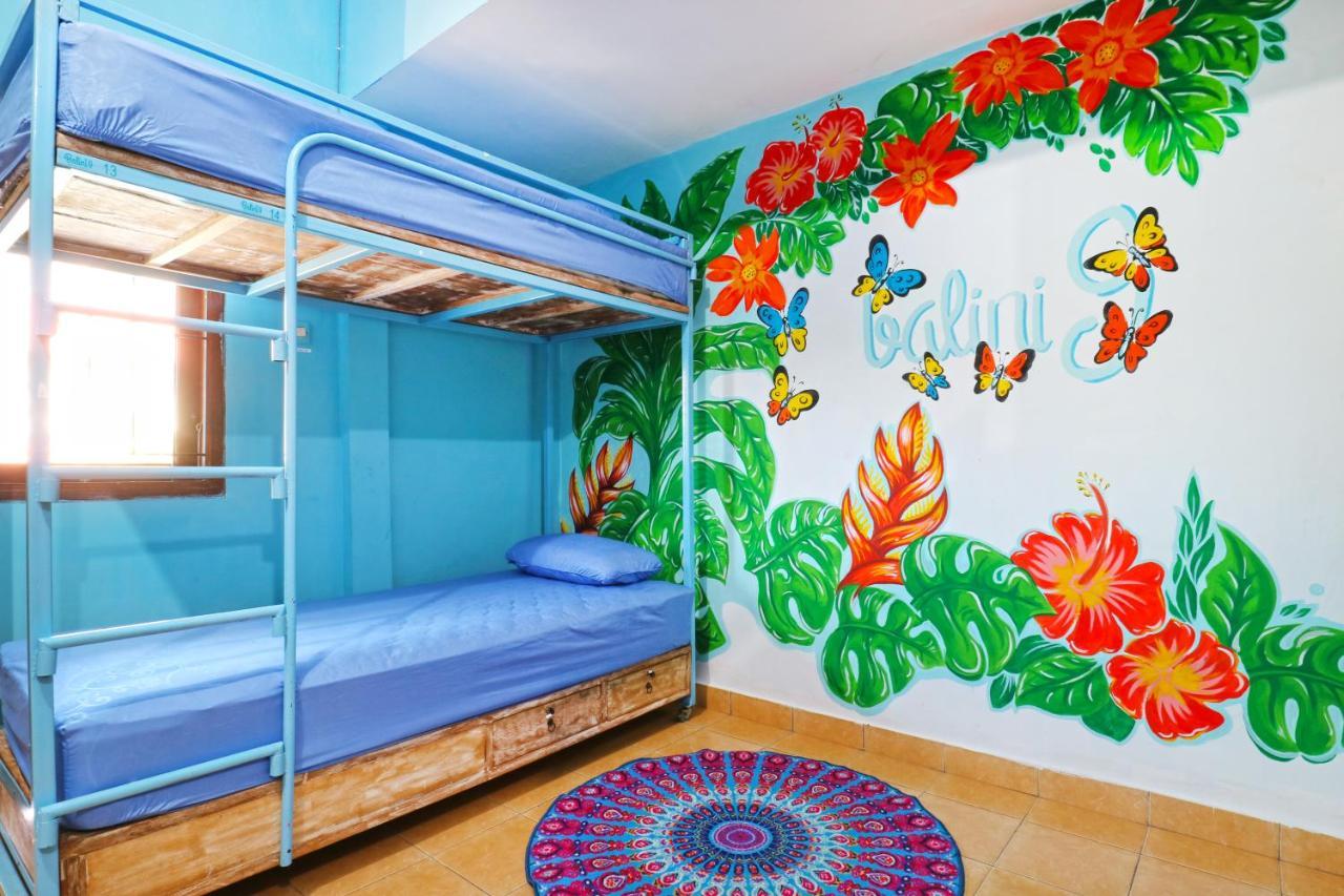 Balini 9 Hostel Денпасар Экстерьер фото